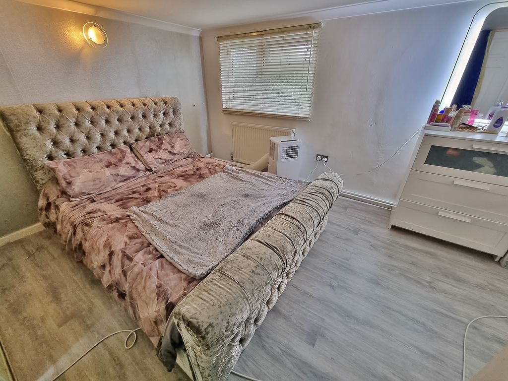 4 bed terraced house for sale in Finchdean Road, Havant PO9, £280,000