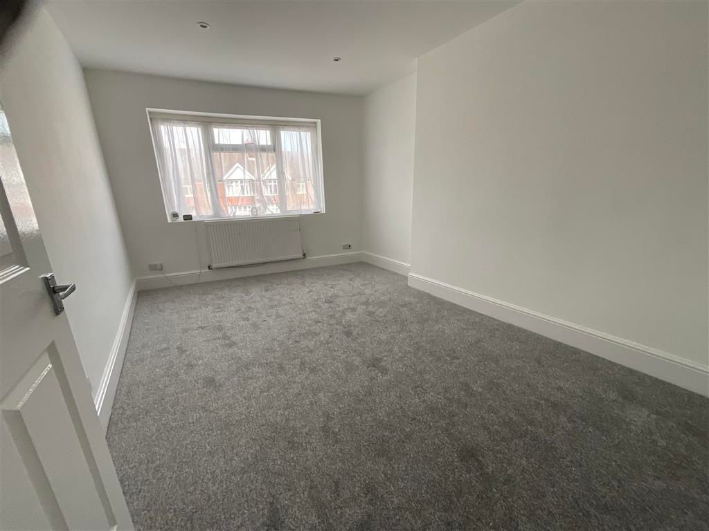 2 bed flat for sale in London Road, Portsmouth, Hampshire PO2, £145,000