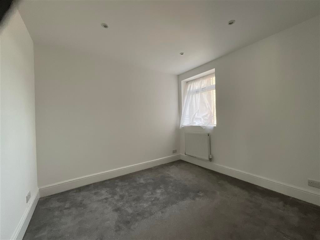 2 bed flat for sale in London Road, Portsmouth, Hampshire PO2, £145,000