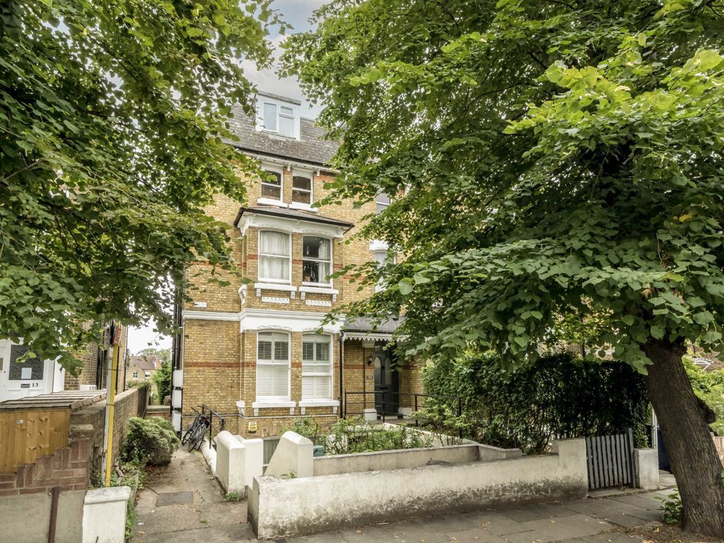 1 bed flat for sale in Cumberland Park, London W3, £325,000
