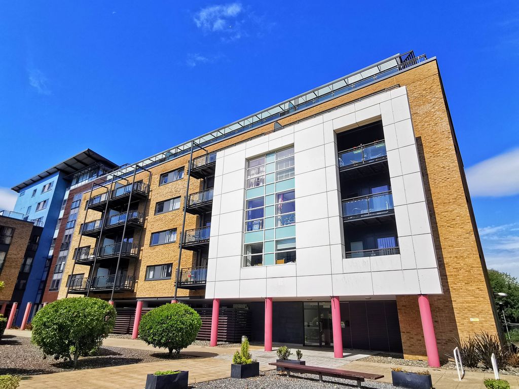 1 bed flat for sale in Great Ormes House, Ferry Court, Cardiff CF11, £120,000