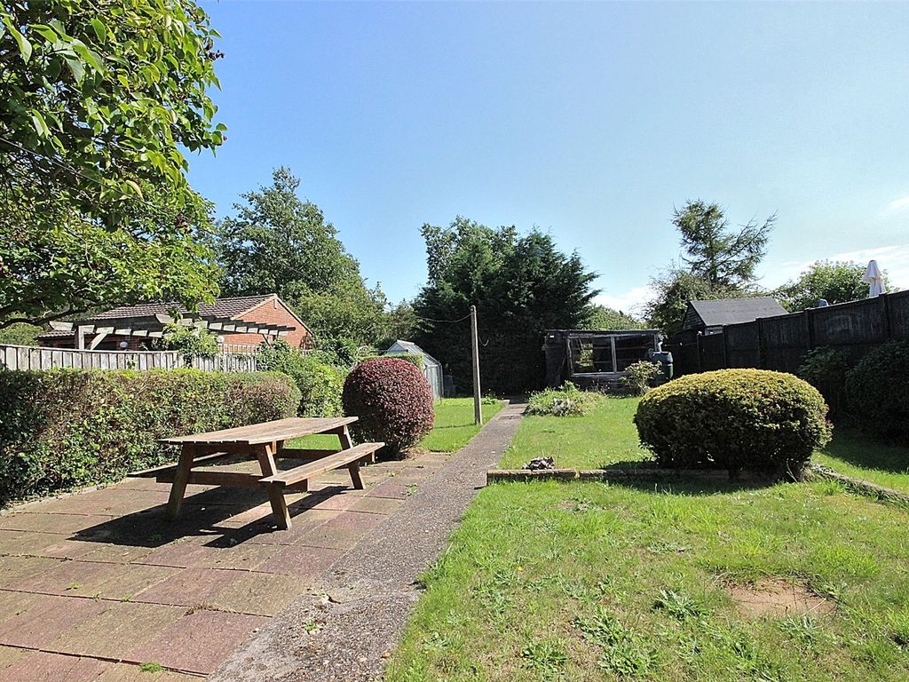 2 bed bungalow for sale in Gostwick Place, Willington, Bedford, Bedfordshire MK44, £325,000