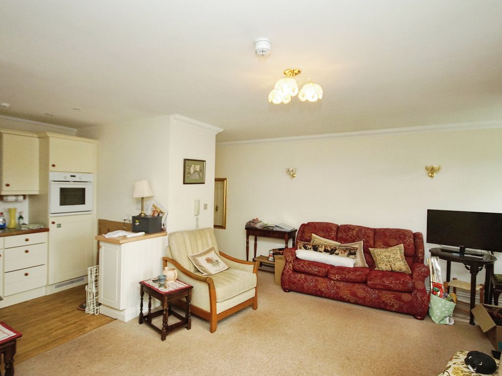 1 bed flat for sale in Sycamore House, Woodland Court, Overndale Road, Bristol BS16, £120,000