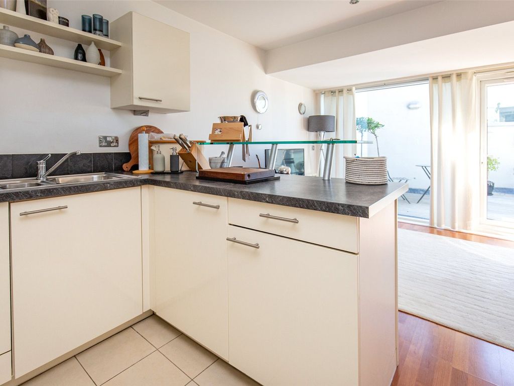 1 bed flat for sale in Merchants Road, Clifton, Bristol BS8, £315,000