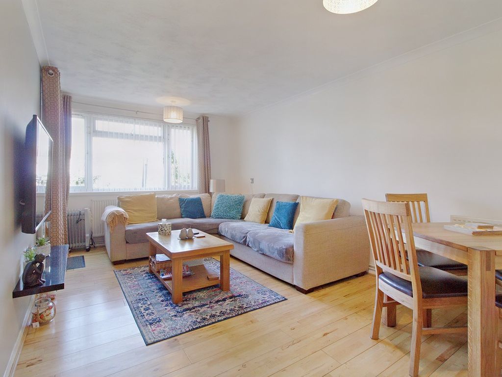 1 bed flat for sale in Cornwall Road, Felixstowe IP11, £108,000