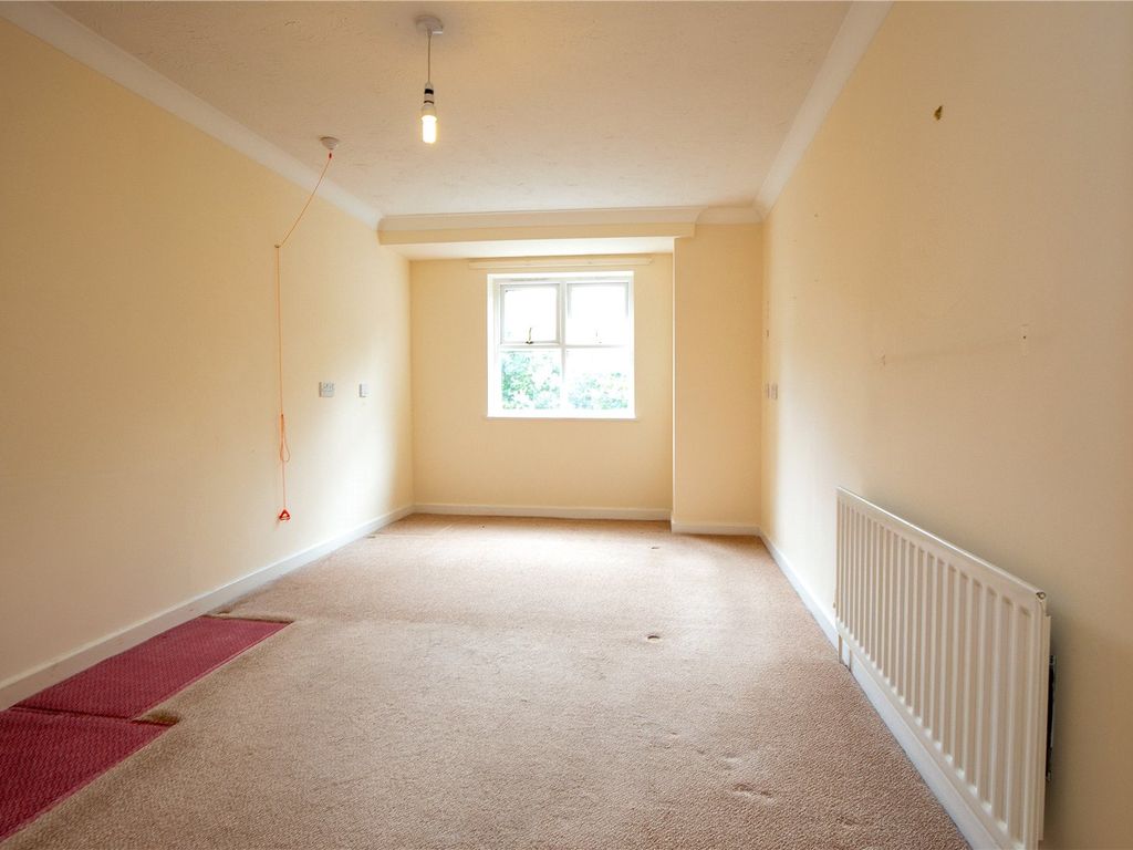 2 bed flat for sale in Brynland Avenue, Bristol BS7, £150,000