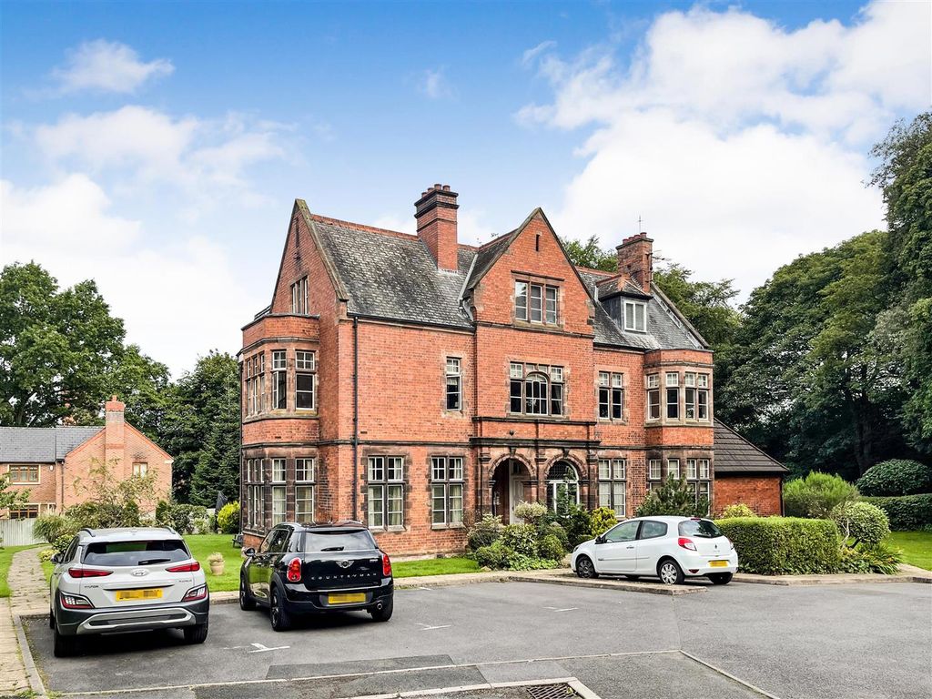 3 bed flat for sale in East Drive, Cheddleton, Staffordshire ST13, £195,000
