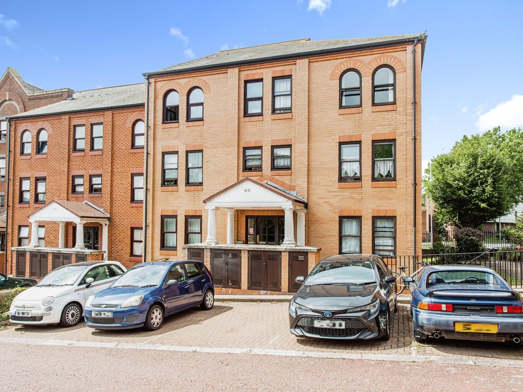 2 bed flat for sale in Marks Court, Southchurch Avenue, Southend-On-Sea SS1, £190,000