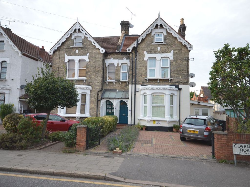 1 bed flat for sale in Coventry Road, Ilford IG1, £235,000