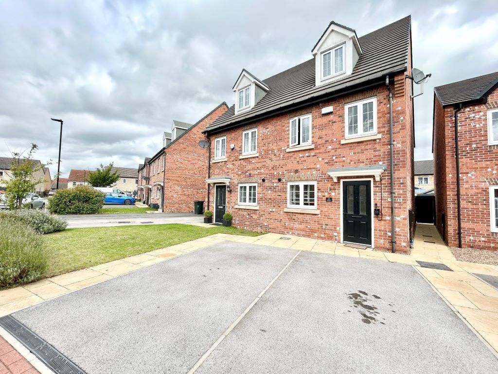 3 bed town house for sale in Fairlands Grove, Auckley, Doncaster DN9, £220,000