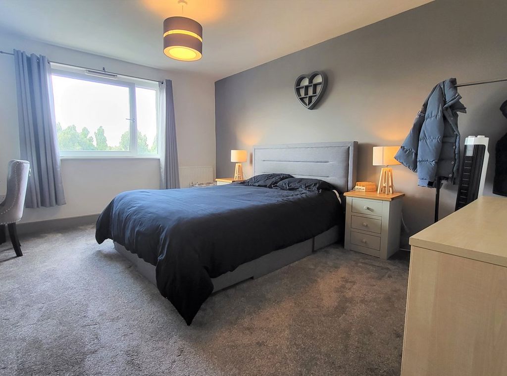 2 bed flat for sale in Hammonds Drive, Peterborough PE1, £140,000