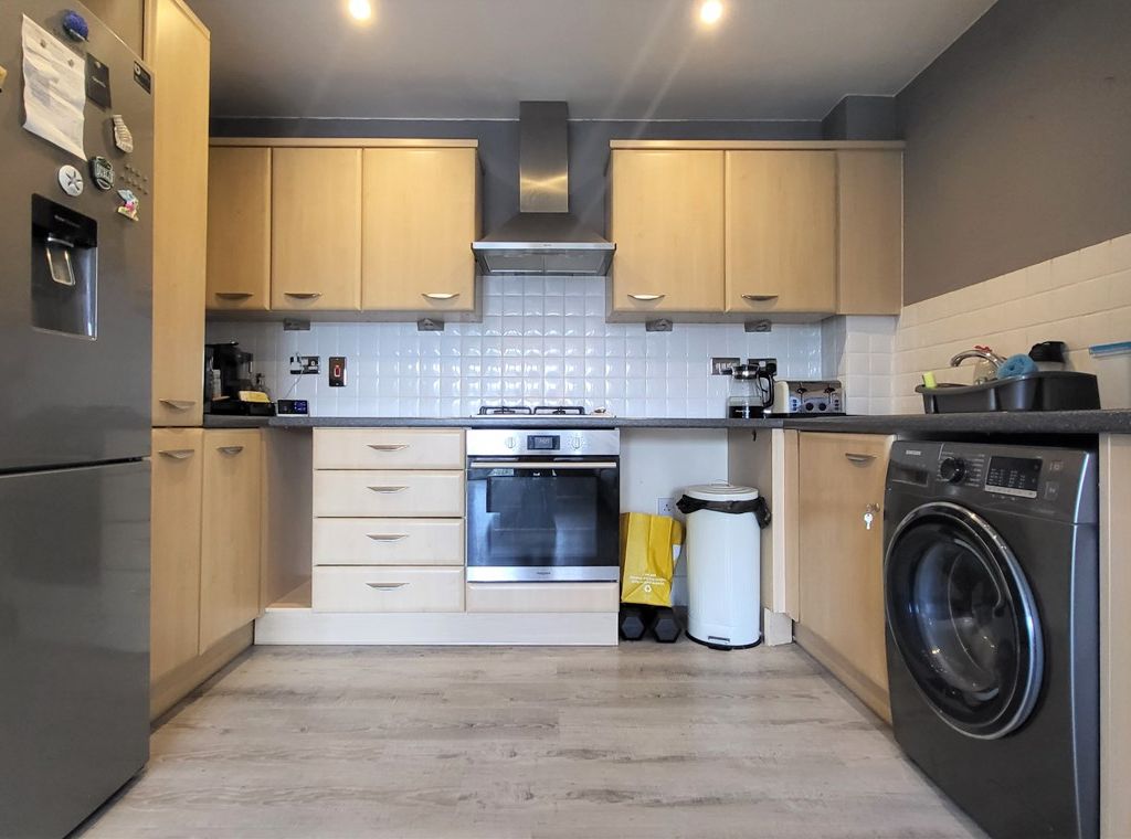 2 bed flat for sale in Hammonds Drive, Peterborough PE1, £140,000