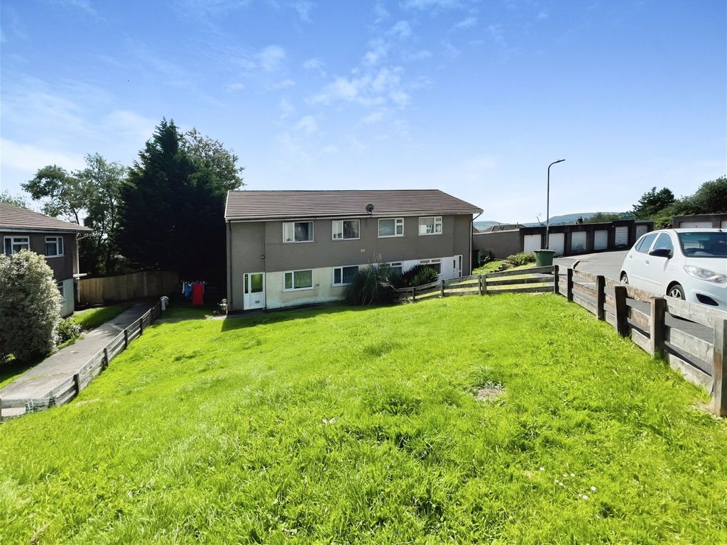 2 bed flat for sale in Bryn Owain, Caerphilly CF83, £105,000