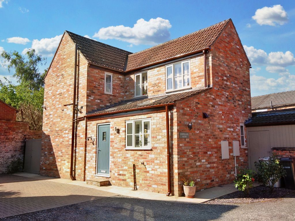 2 bed detached house for sale in Gospelgate, Louth LN11, £335,000