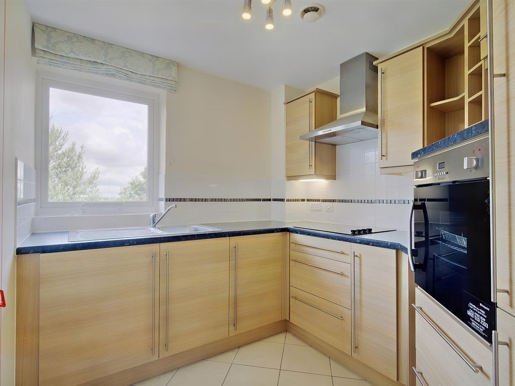 1 bed flat for sale in Dutton Court, Station Approach, Off Station Road, Cheadle Hulme SK8, £160,000
