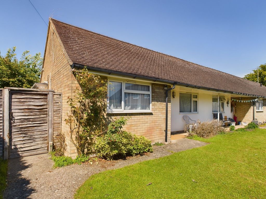 1 bed bungalow for sale in Chestnut Close, Haslingfield, Cambridge CB23, £165,000