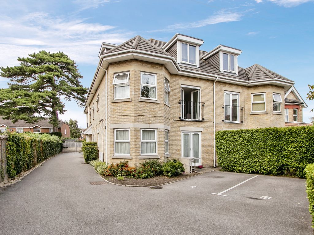 2 bed flat for sale in Harvey Road, Bournemouth BH5, £210,000