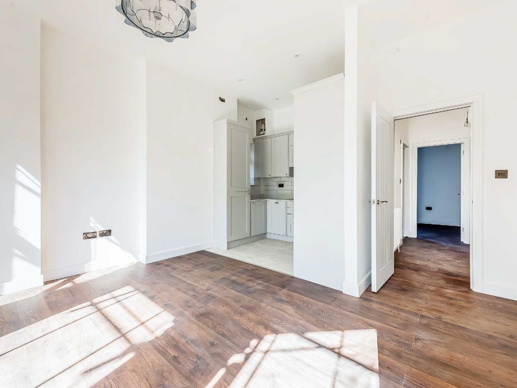 1 bed flat for sale in Colney Hatch Lane, London N10, £320,000