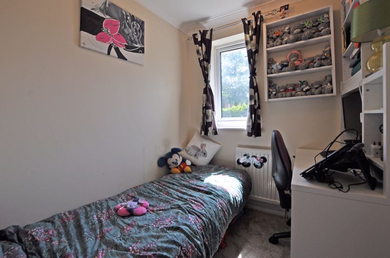 3 bed terraced house for sale in Llwyn Deri Close, Bassaleg, Newport NP10, £225,000