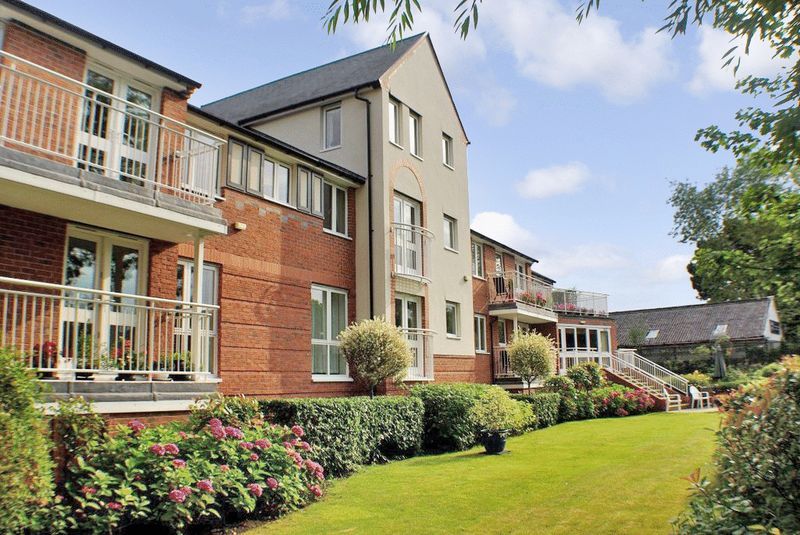 1 bed flat for sale in Hazledine Court, Shrewsbury SY3, £142,000