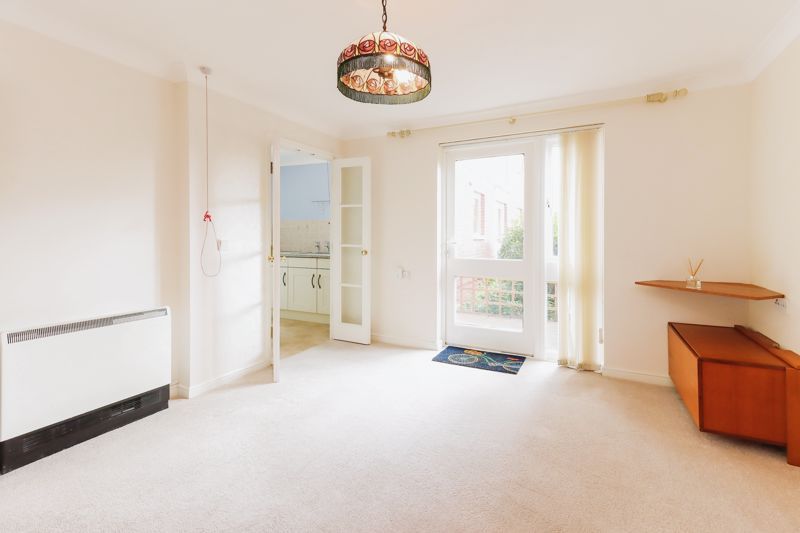 1 bed flat for sale in Hazledine Court, Shrewsbury SY3, £142,000