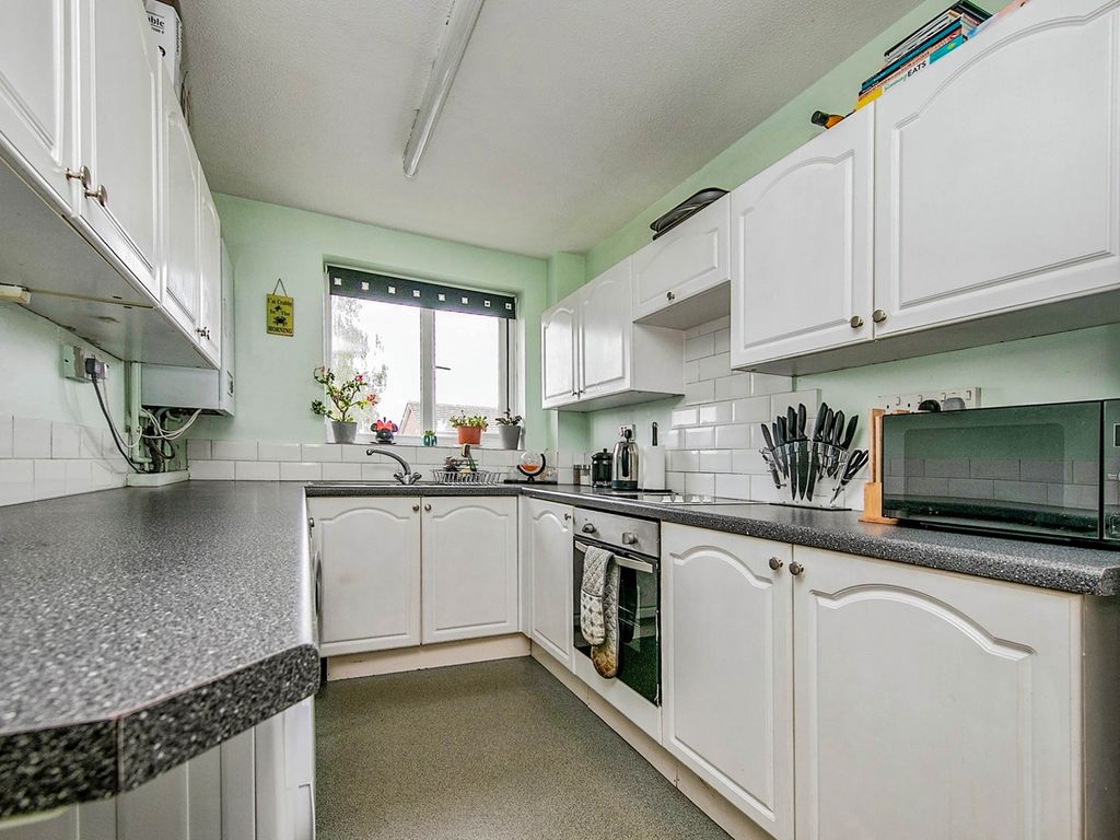 2 bed property for sale in De Greys Close, Great Cornard, Sudbury CO10, £140,000