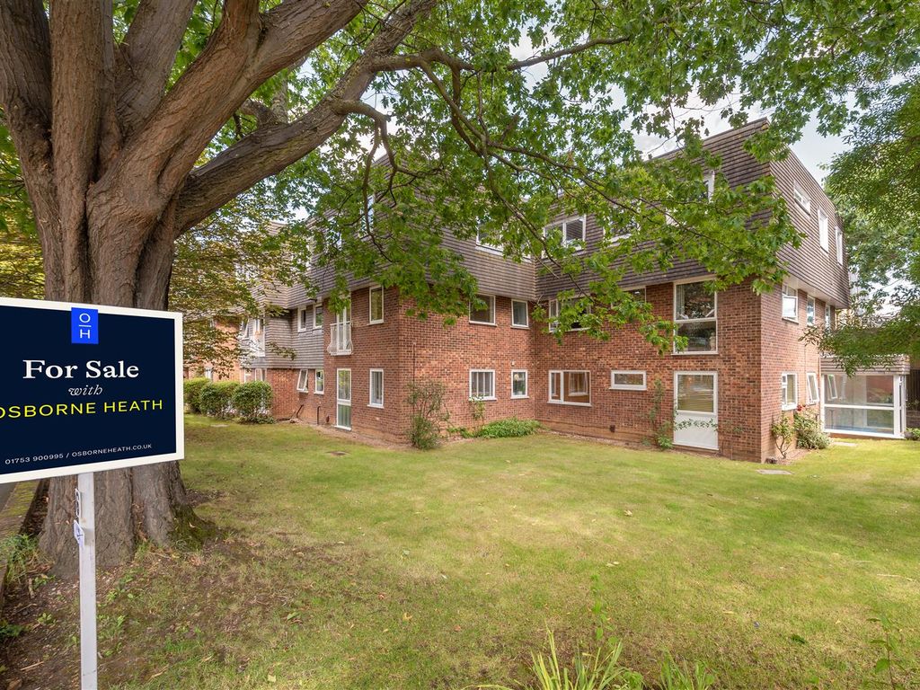 2 bed flat for sale in Alma Road, Windsor SL4, £325,000