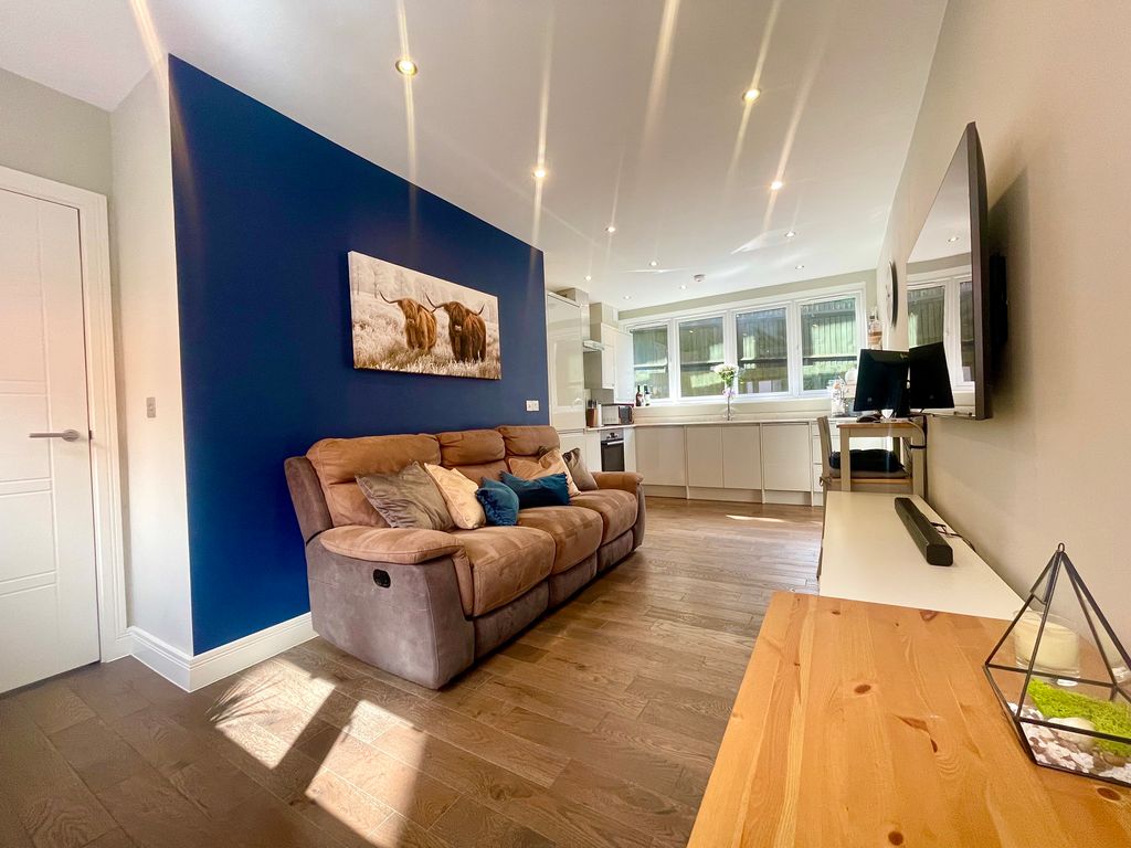 1 bed flat for sale in Church Lane, Oxted RH8, £230,000