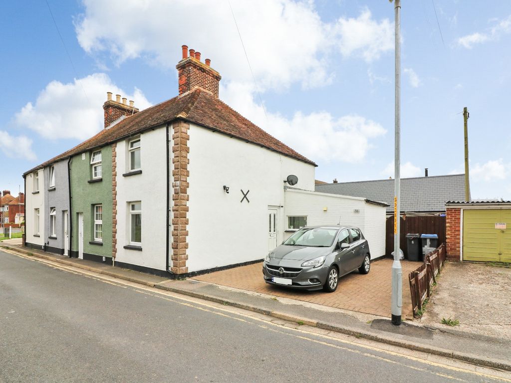 2 bed end terrace house for sale in Dover Road, Sandwich CT13, £245,000