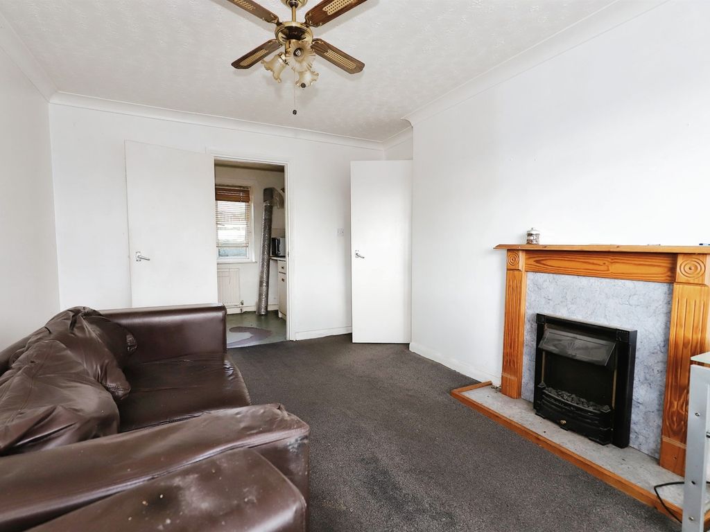 1 bed flat for sale in Rounds Road, Coseley, Bilston WV14, £65,000