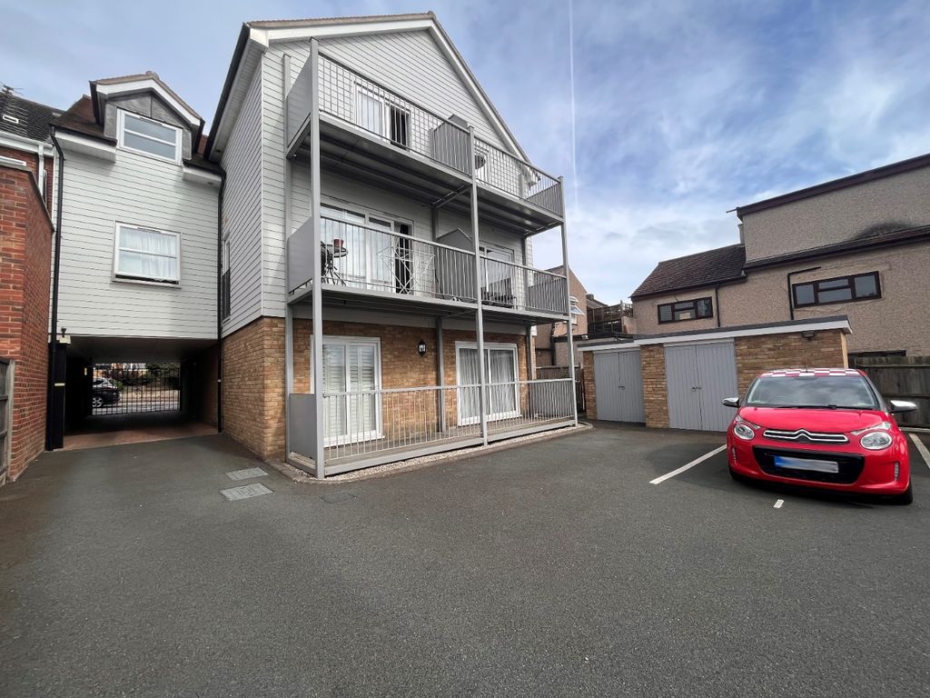 1 bed flat for sale in High Gate Lodge, High Road, Benfleet, Essex SS7, £220,000