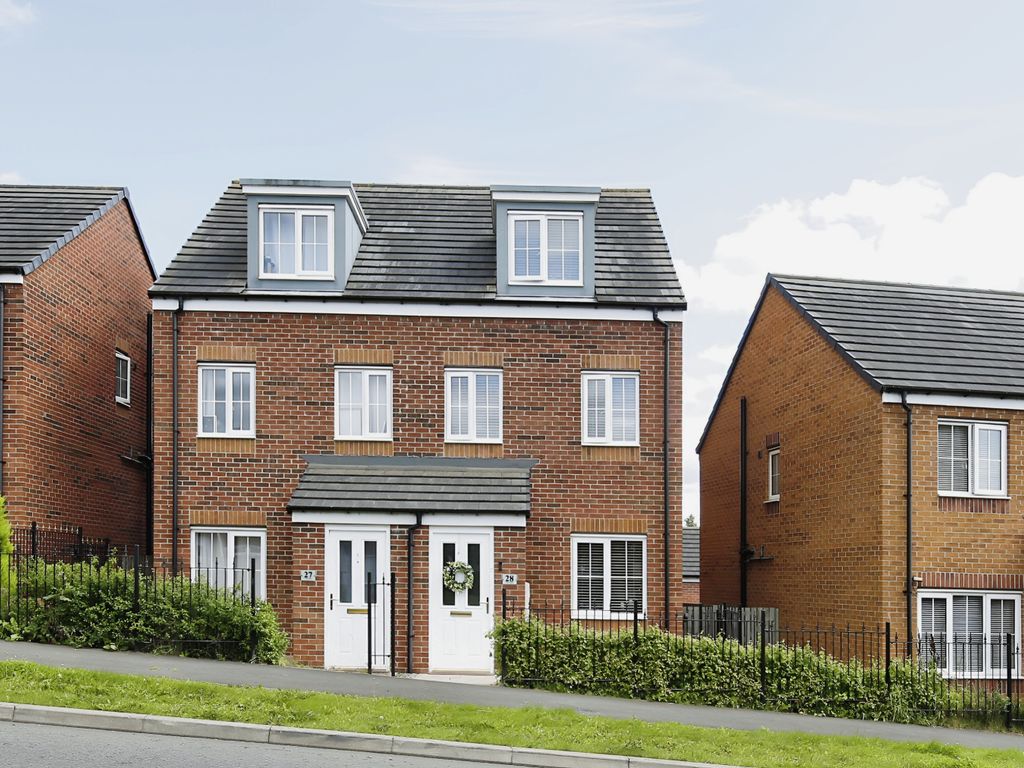 3 bed town house for sale in Ivatt Walk, Shildon DL4, £140,000