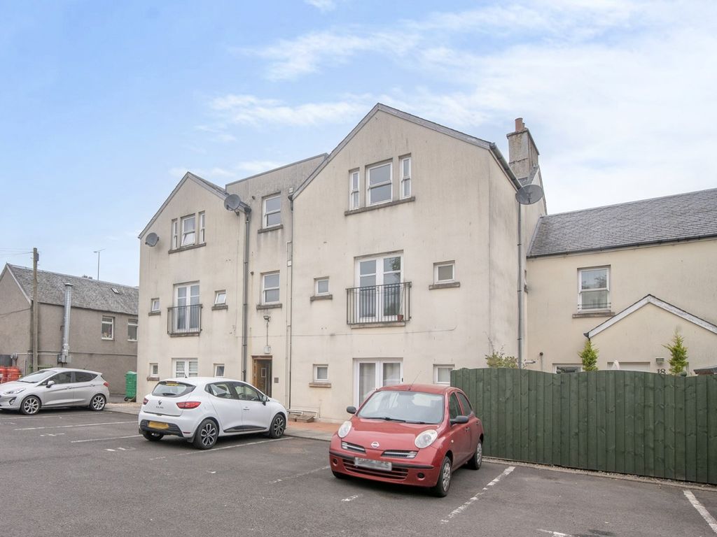 2 bed flat for sale in Beneagles Court, Auchterarder PH3, £125,000
