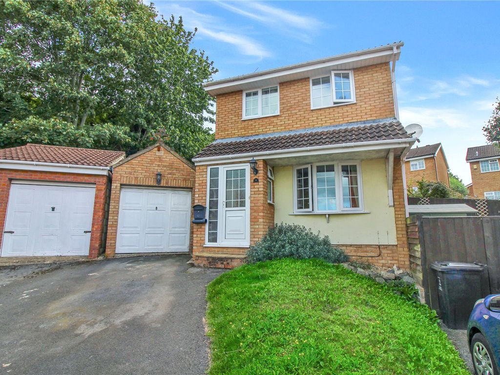 3 bed detached house for sale in Avens Close, Swindon, Wiltshire SN2, £260,000