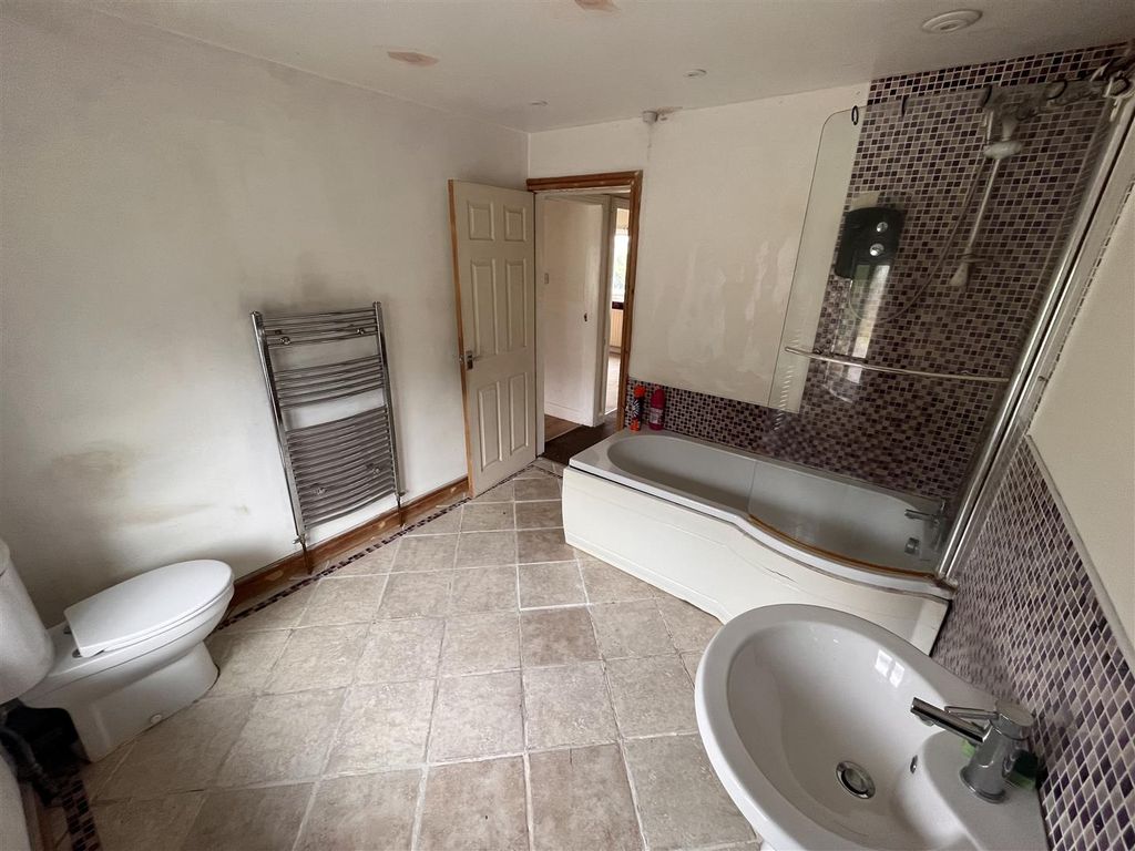2 bed terraced house for sale in Coton Park, Linton DE12, £140,000