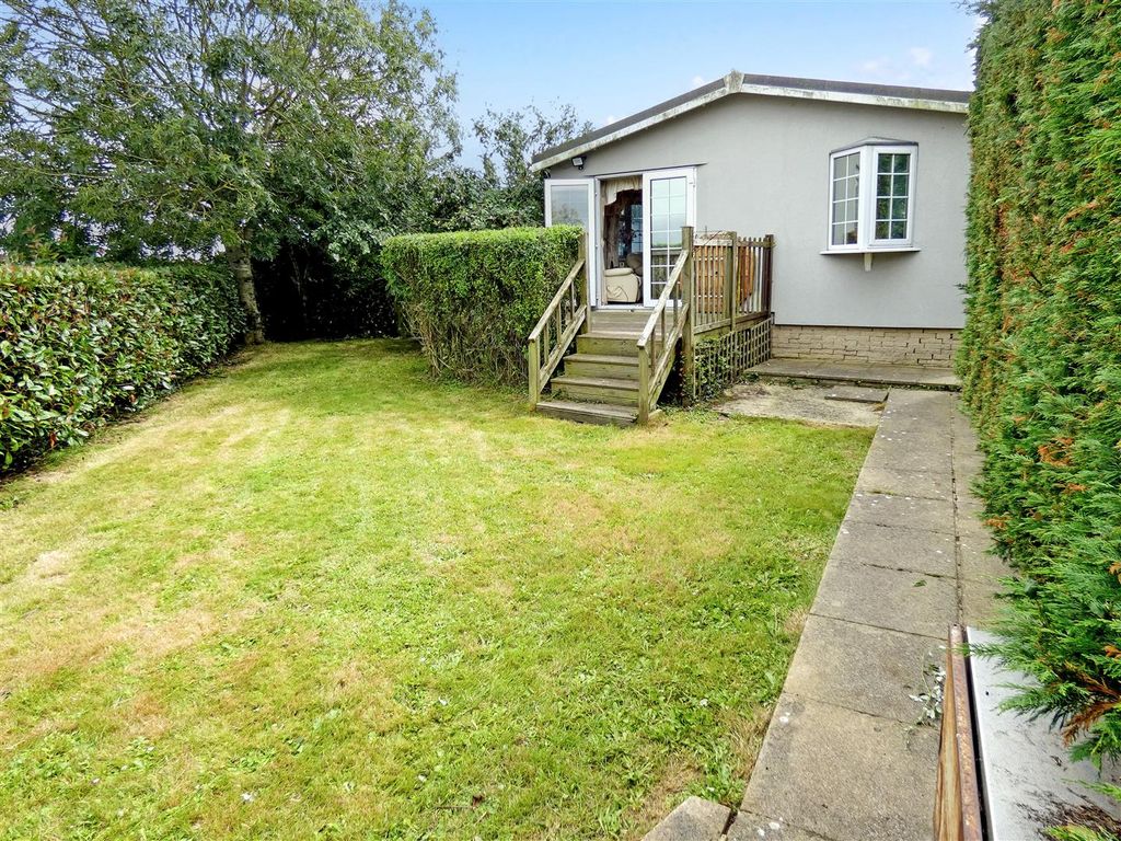 3 bed mobile/park home for sale in Ford Road, Ford, Arundel BN18, £180,000