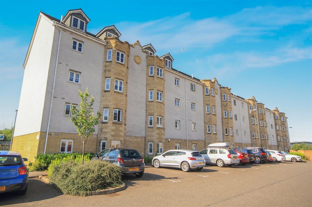 2 bed flat for sale in Lloyd Street, Rutherglen, Glasgow G73, £125,000