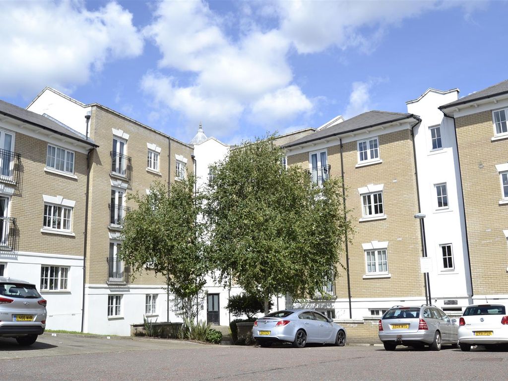 2 bed flat for sale in George Williams Way, Colchester CO1, £170,000