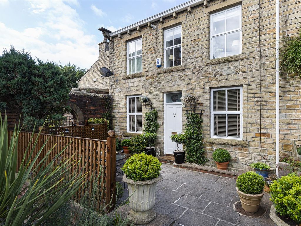 2 bed cottage for sale in Kiln Court, Huddersfield HD3, £180,000