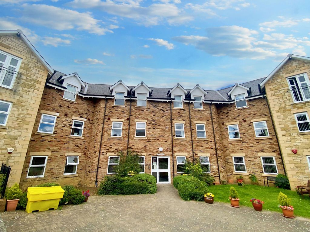 2 bed flat for sale in Park View, Alnwick NE66, £70,000