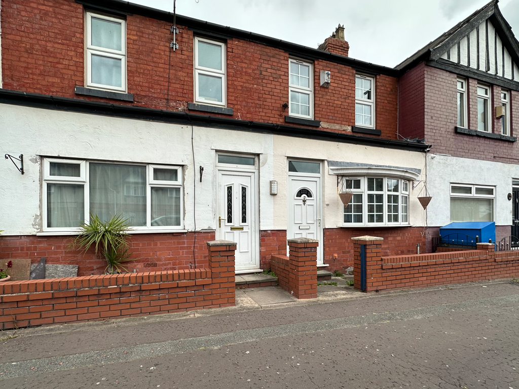 2 bed flat for sale in New Chester Road, New Ferry, Wirral CH62, £105,000
