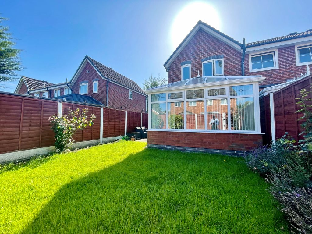 2 bed end terrace house for sale in Shelley Road, Preston PR2, £135,000