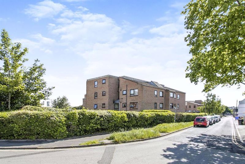 1 bed flat for sale in Homedene House, Poole BH15, £89,000