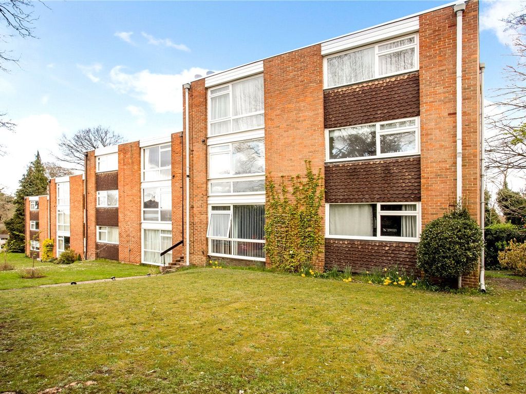 2 bed flat for sale in Dower House, Truss Hill Road, Ascot, Berkshire SL5, £299,000
