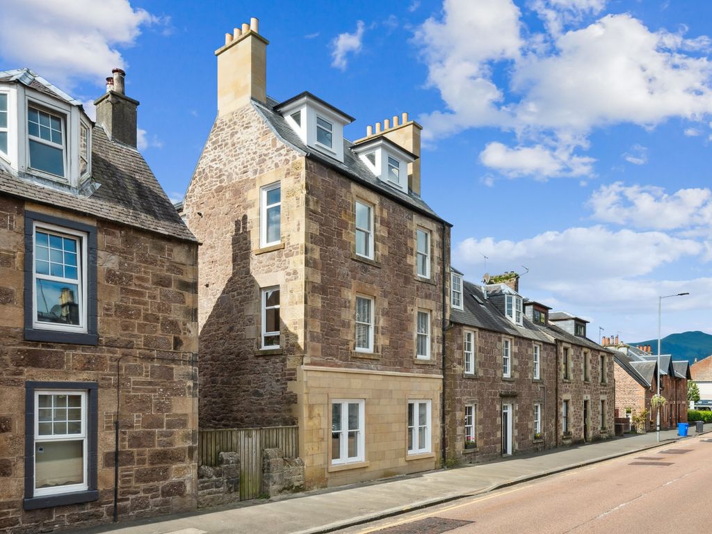 2 bed flat for sale in 114 Main Street, Callander, Stirling FK17, £135,000