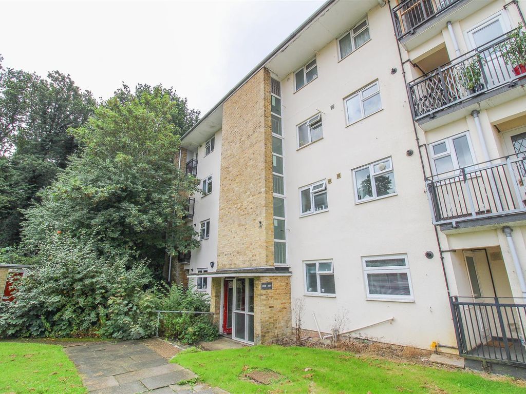 1 bed flat for sale in Ladyshot, Harlow CM20, £155,000