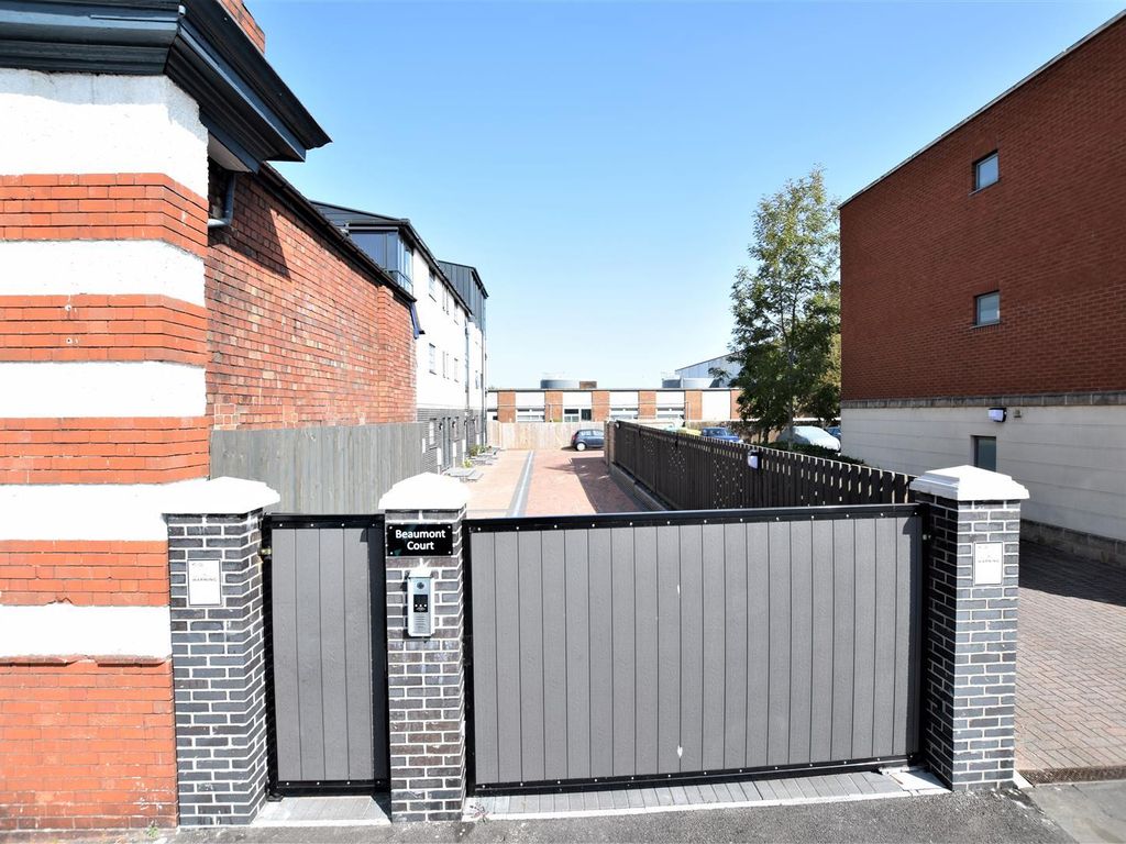 2 bed flat for sale in Beaumont Court, Avonmouth Road, Avonmouth BS11, £210,000