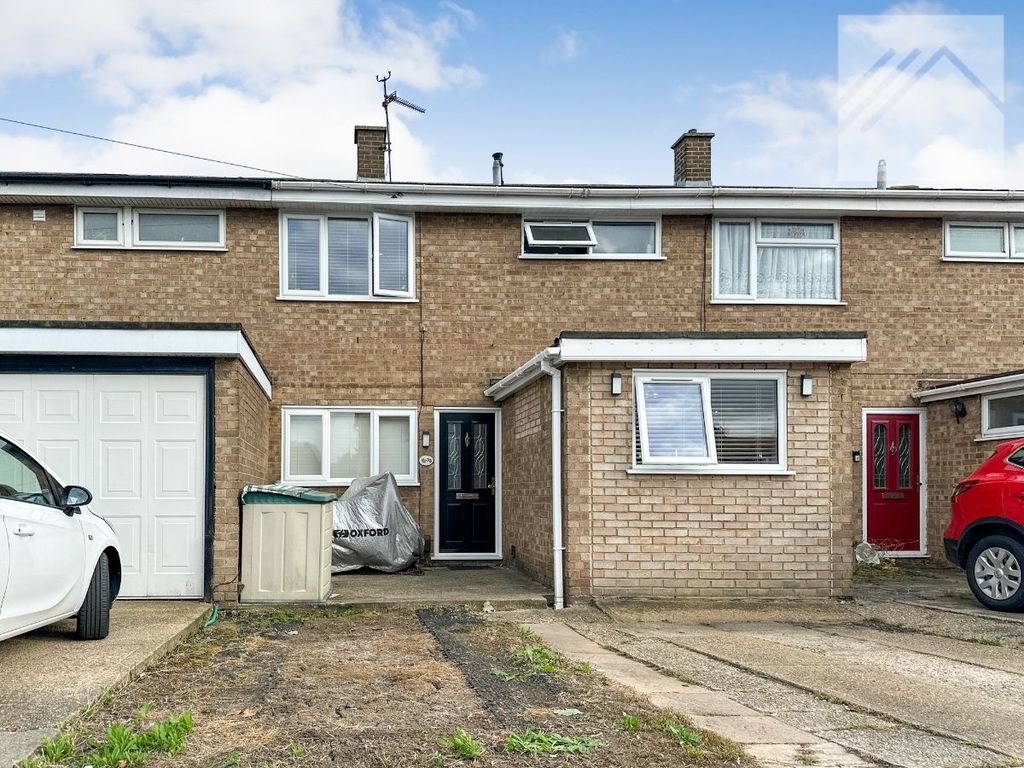 4 bed terraced house for sale in Suffolk Way, Canvey Island SS8, £325,000