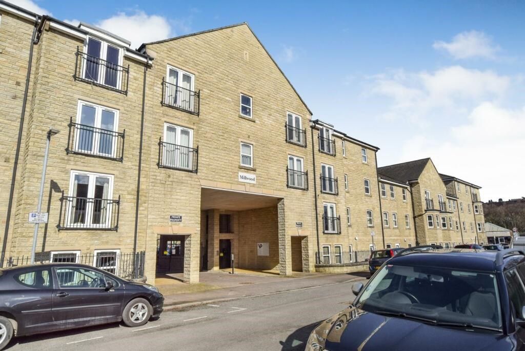 2 bed flat for sale in Sycamore Avenue, Bingley BD16, £119,995