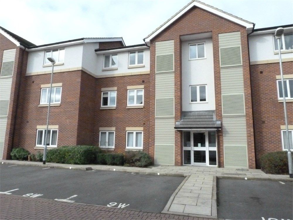 2 bed flat for sale in Leicester Road, Lutterworth LE17, £65,000
